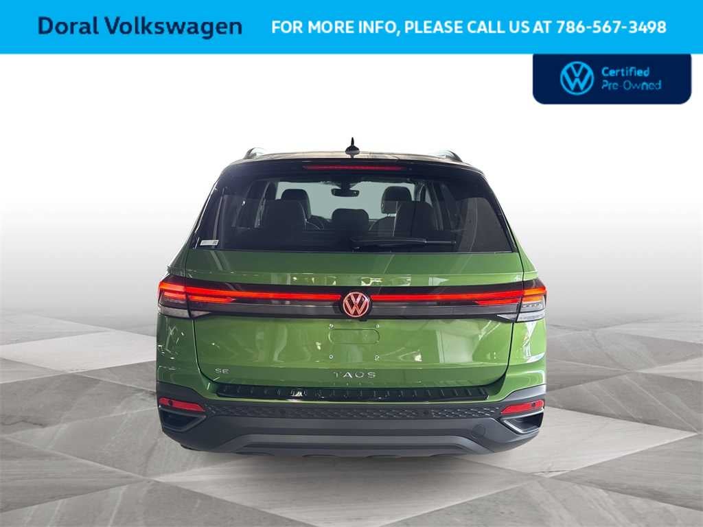 2025 Volkswagen Taos SE Black