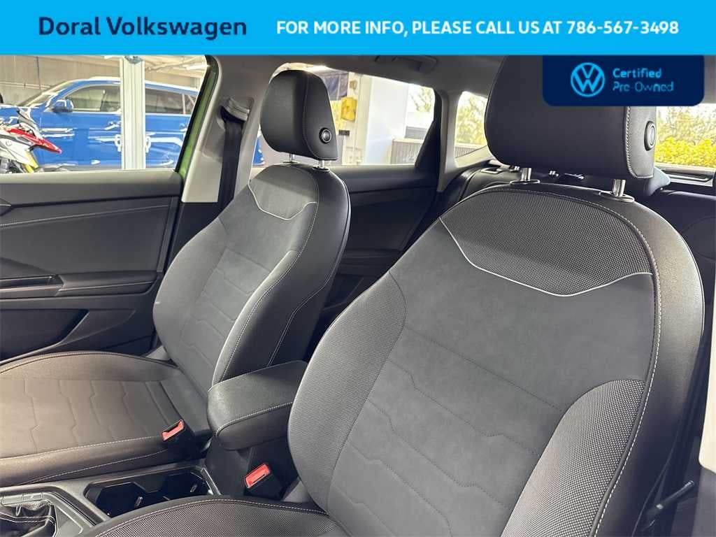 2025 Volkswagen Taos SE Black