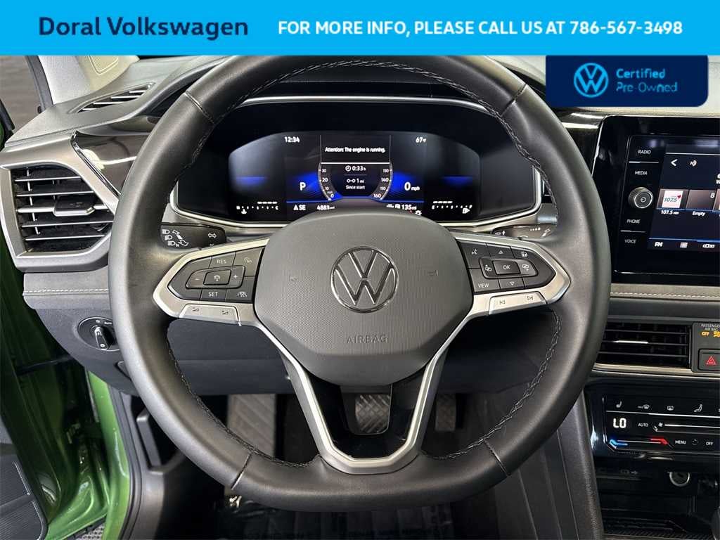 2025 Volkswagen Taos SE Black