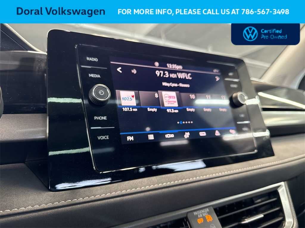 2025 Volkswagen Taos SE Black