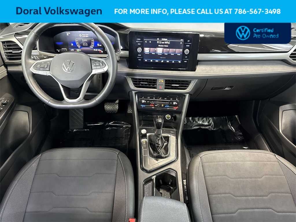 2025 Volkswagen Taos SE Black