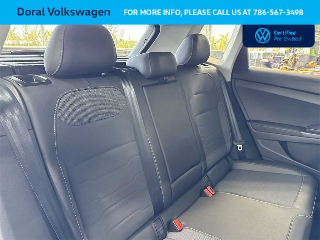 2025 Volkswagen Taos SE Black