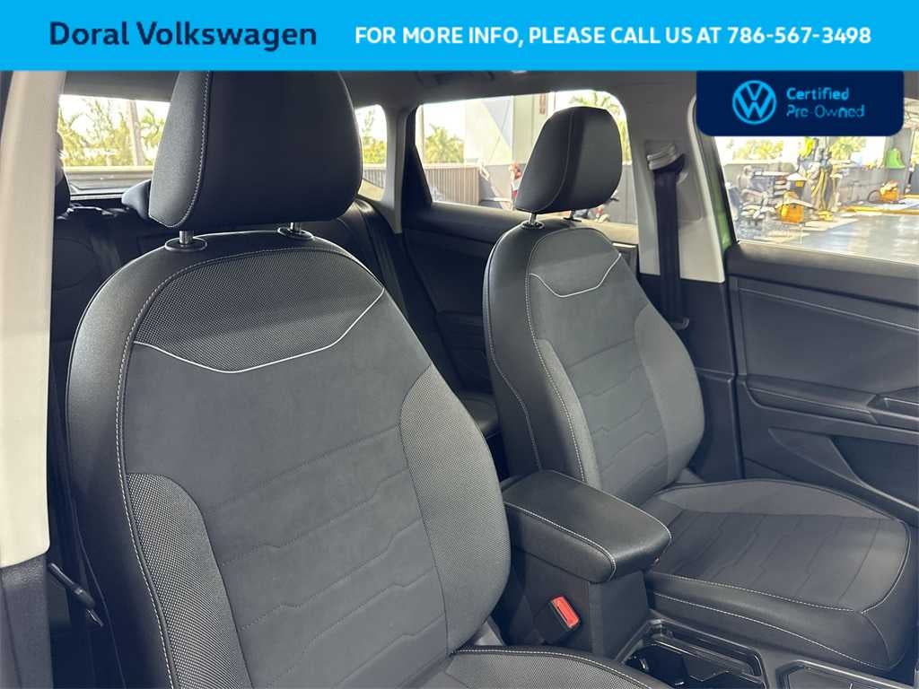 2025 Volkswagen Taos SE Black