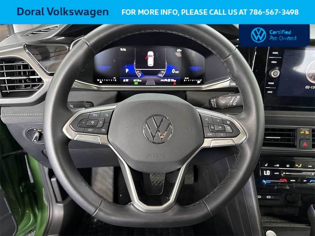 2025 Volkswagen Taos SE Black