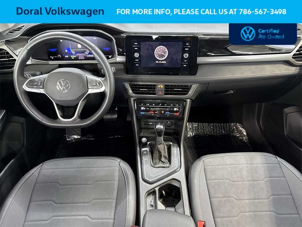2025 Volkswagen Taos SE Black