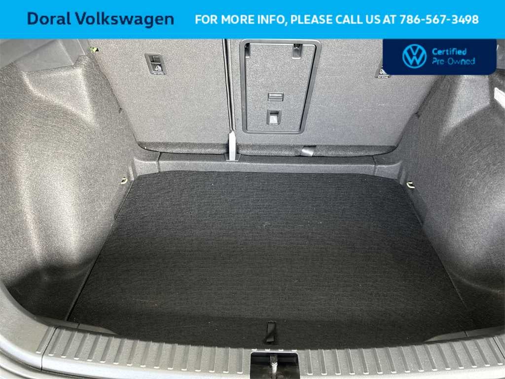 2025 Volkswagen Taos SE Black