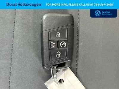 2025 Volkswagen Taos SE Black