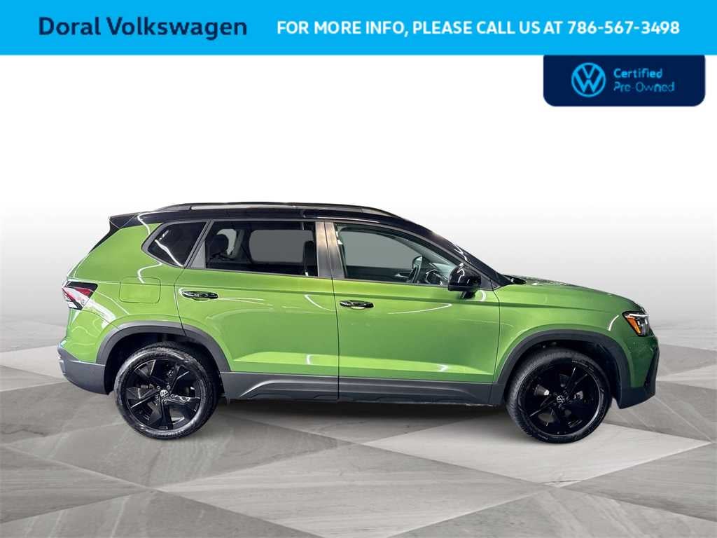 2025 Volkswagen Taos SE Black