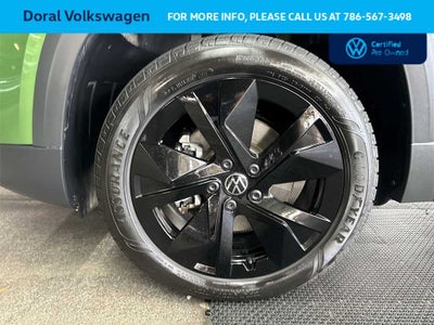 2025 Volkswagen Taos SE Black