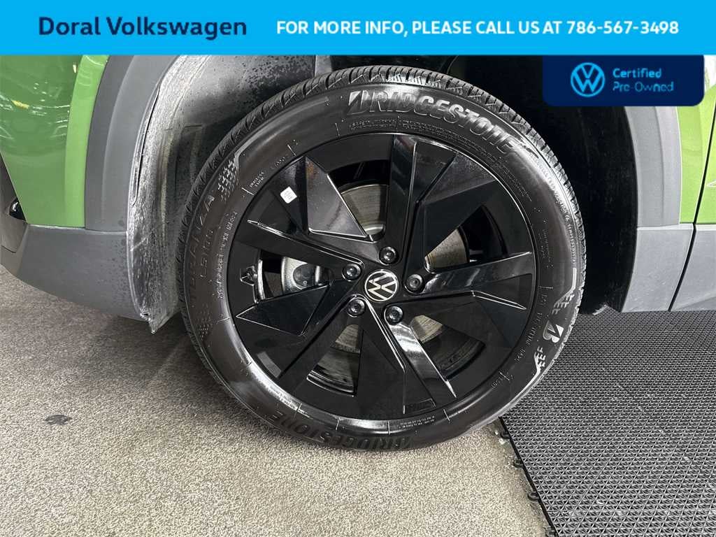 2025 Volkswagen Taos SE Black