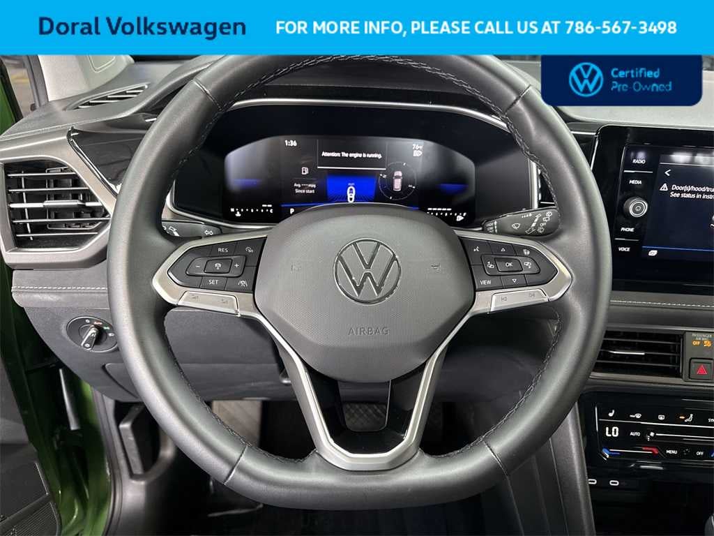 2025 Volkswagen Taos SE Black