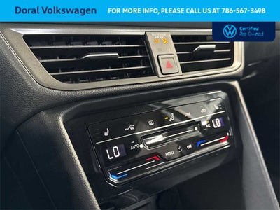 2025 Volkswagen Taos SE Black