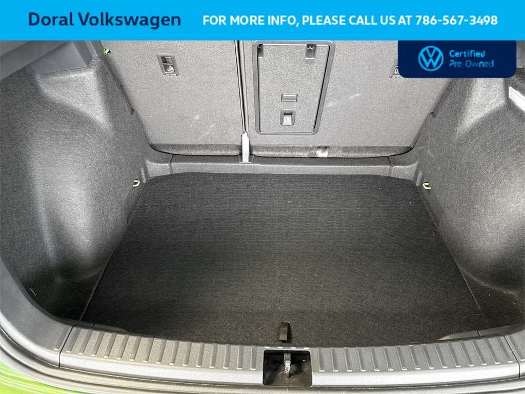 2025 Volkswagen Taos SE Black