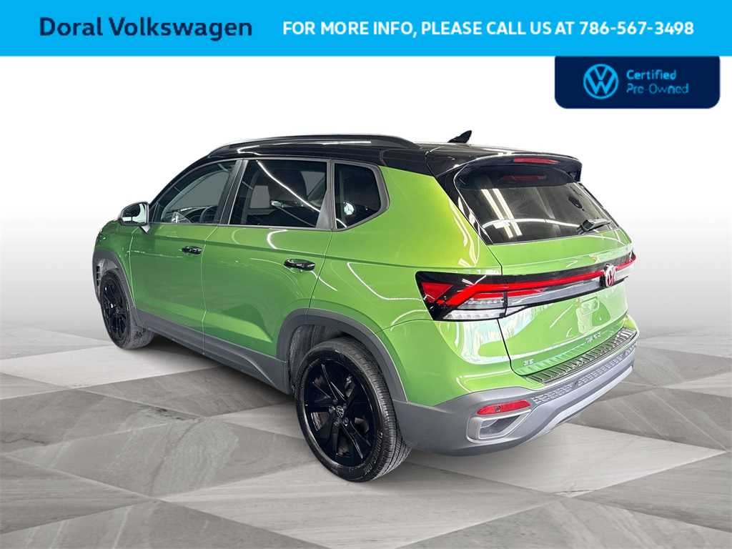 2025 Volkswagen Taos SE Black