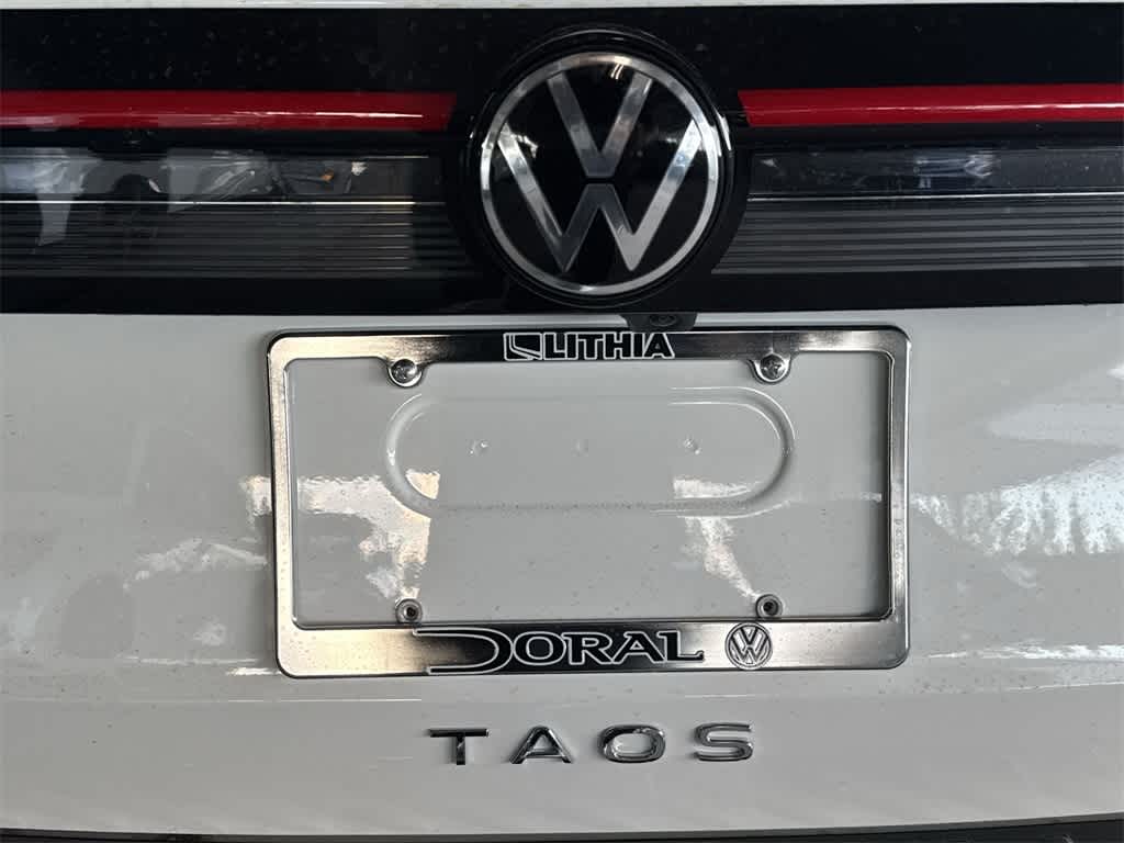2026 Volkswagen Taos SE Black