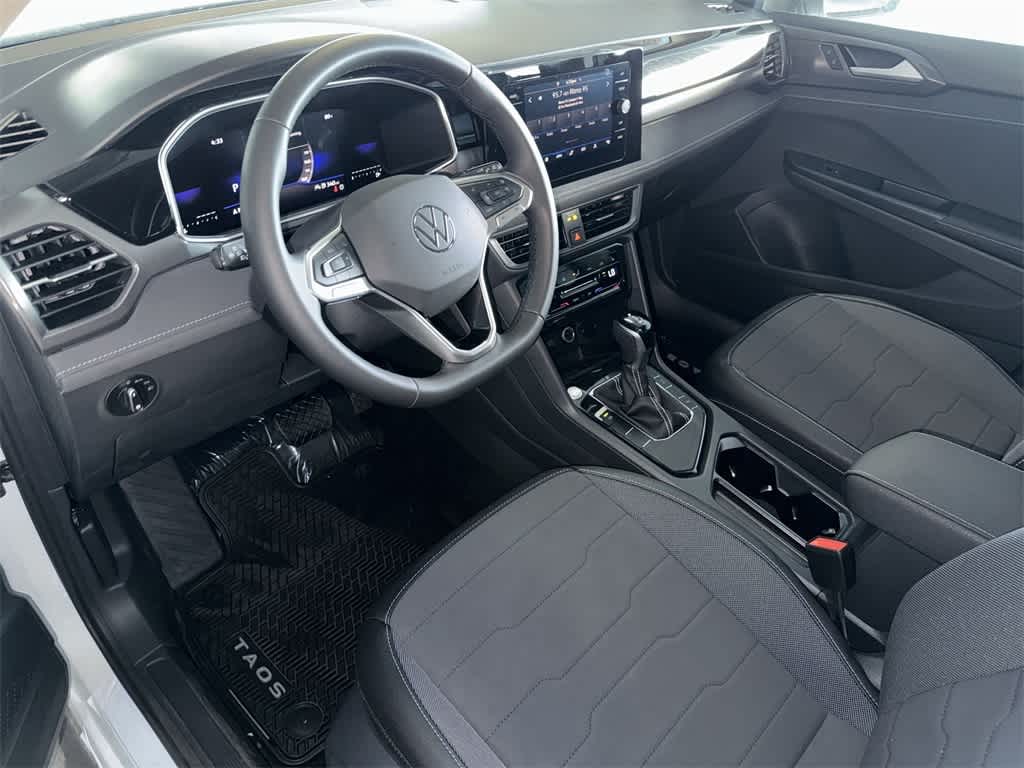 2026 Volkswagen Taos SE Black