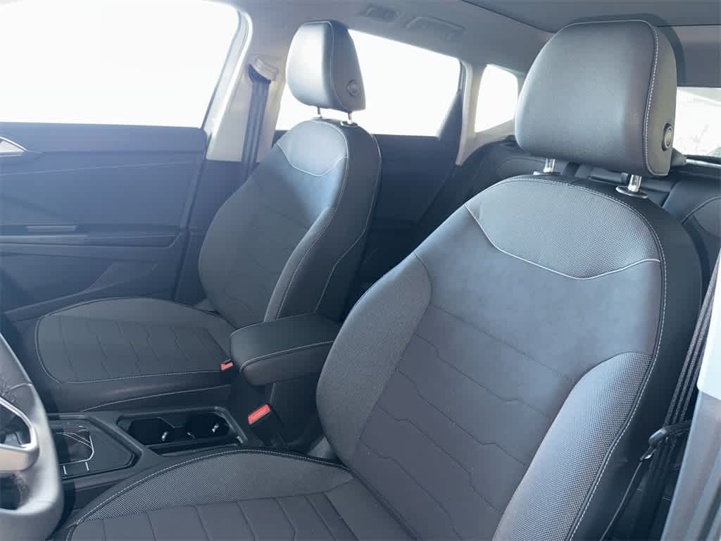 2026 Volkswagen Taos SE Black