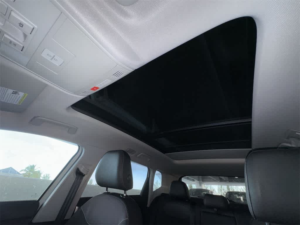 2026 Volkswagen Taos SE Black