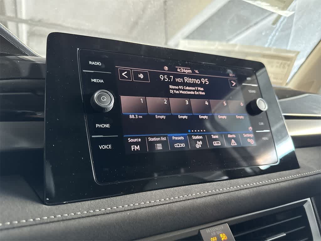 2026 Volkswagen Taos SE Black