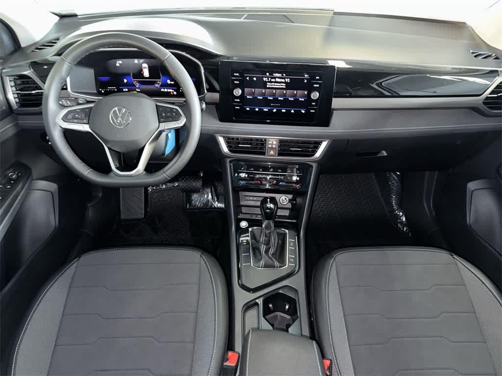 2026 Volkswagen Taos SE Black