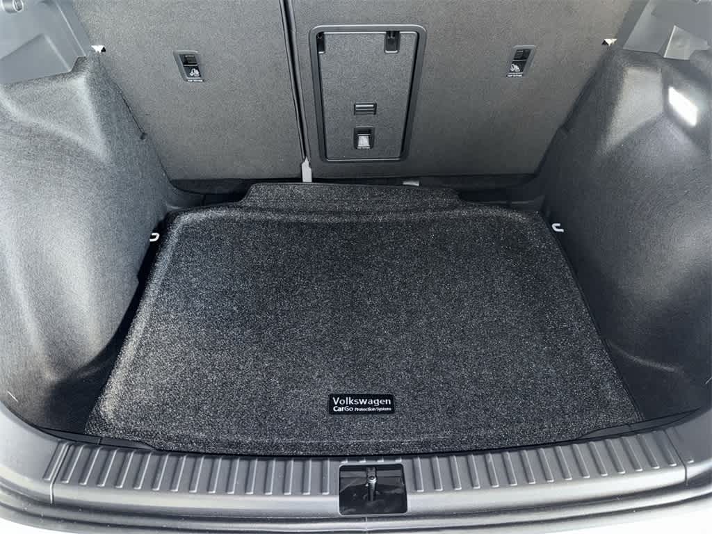 2026 Volkswagen Taos SE Black