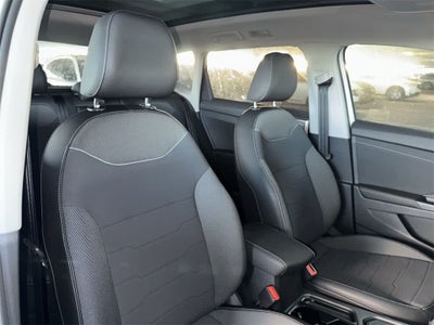 2026 Volkswagen Taos SE Black