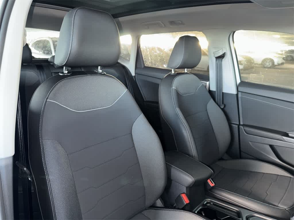 2026 Volkswagen Taos SE Black