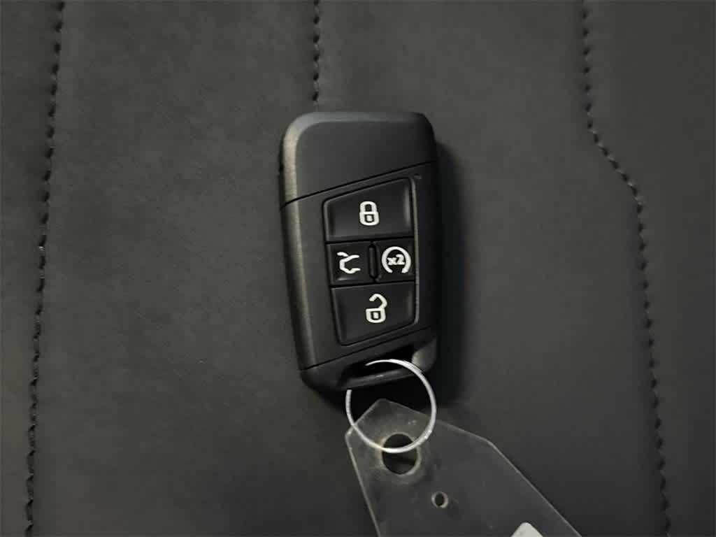 2026 Volkswagen Taos SE Black