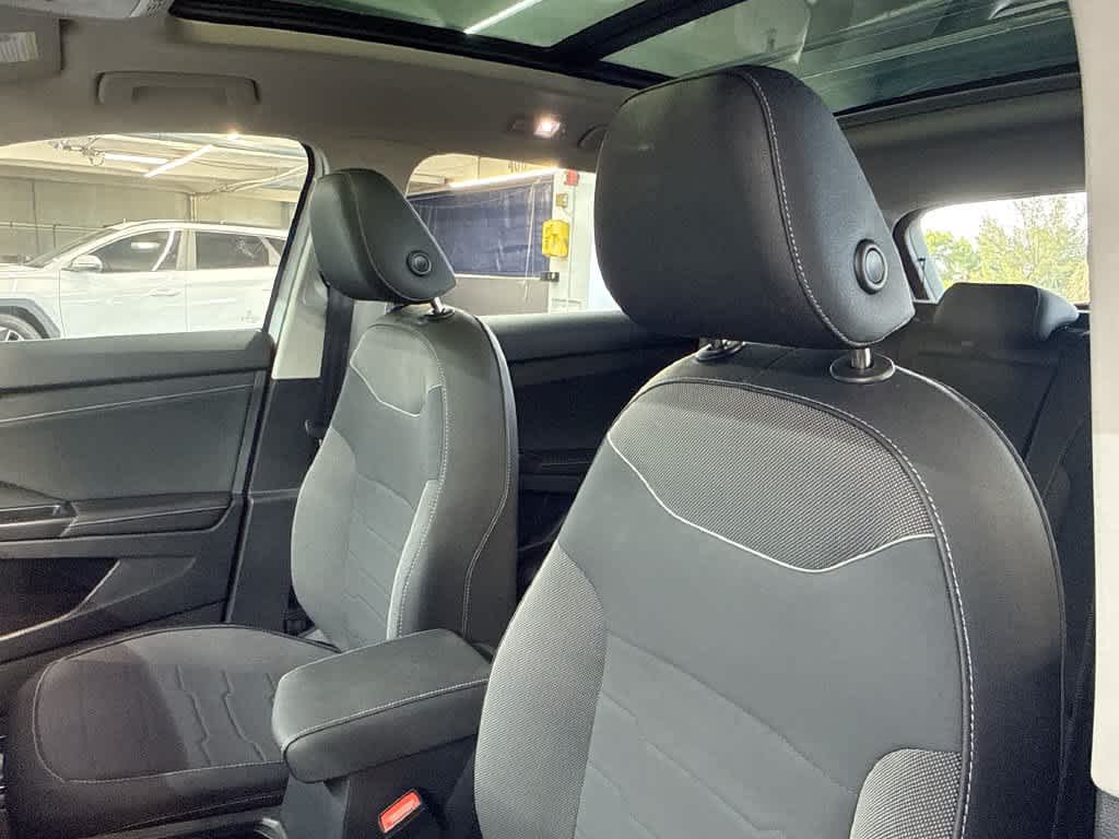 2026 Volkswagen Taos SE Black
