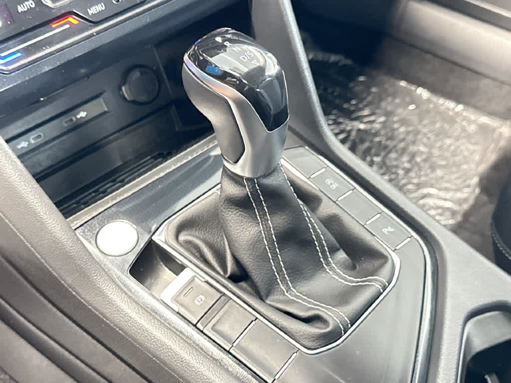 2026 Volkswagen Taos SE Black