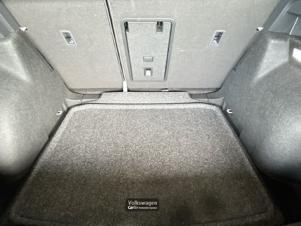 2026 Volkswagen Taos SE Black