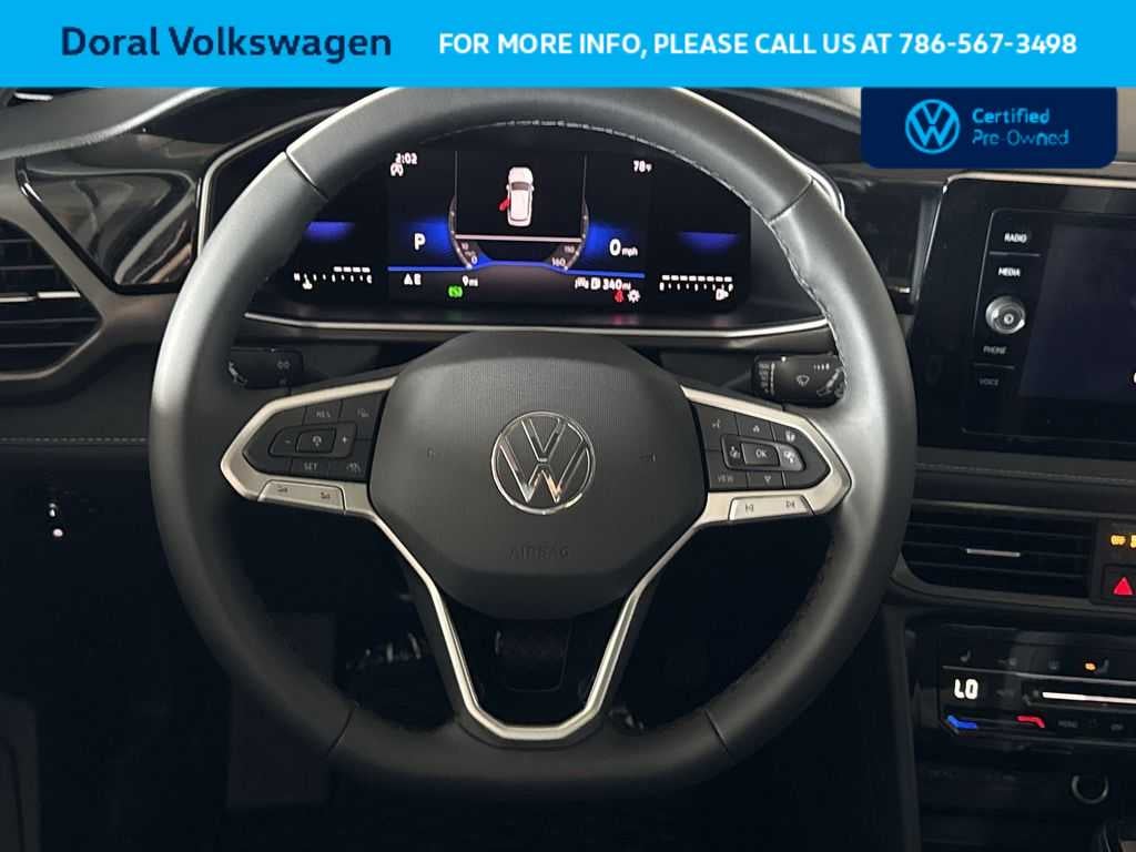 2025 Volkswagen Taos SE Black
