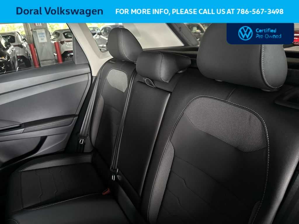 2025 Volkswagen Taos SE Black