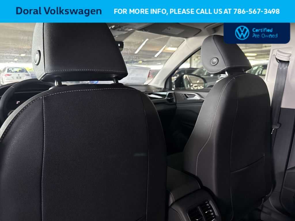 2025 Volkswagen Taos SE Black