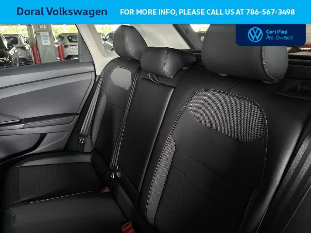 2025 Volkswagen Taos SE Black