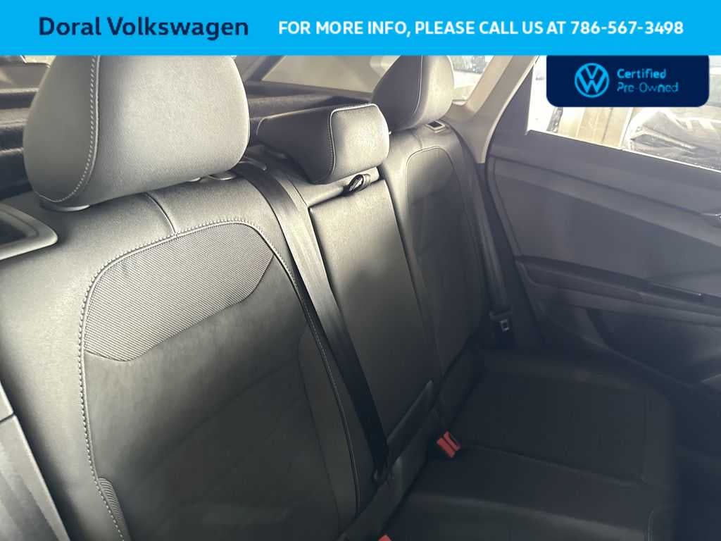 2025 Volkswagen Taos SE Black