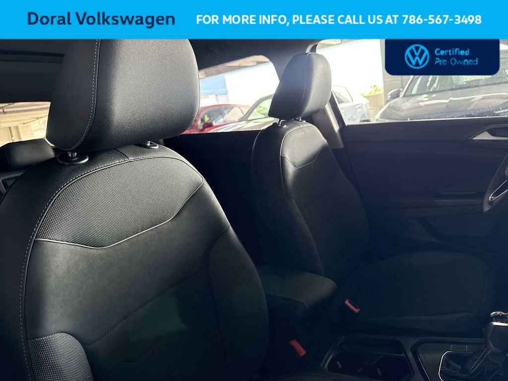 2025 Volkswagen Taos SE Black