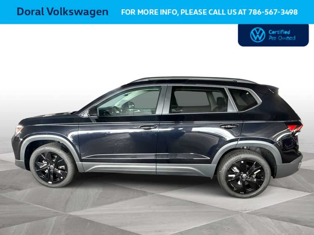 2025 Volkswagen Taos SE Black