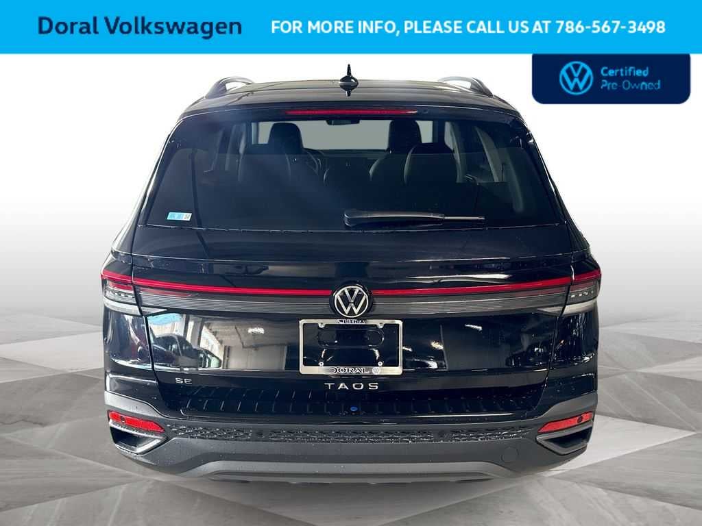 2025 Volkswagen Taos SE Black
