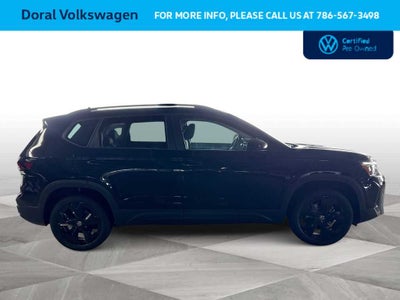 2025 Volkswagen Taos SE Black