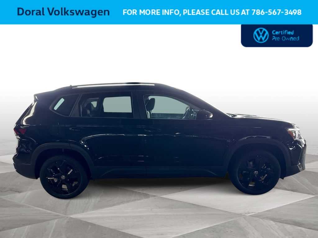2025 Volkswagen Taos SE Black
