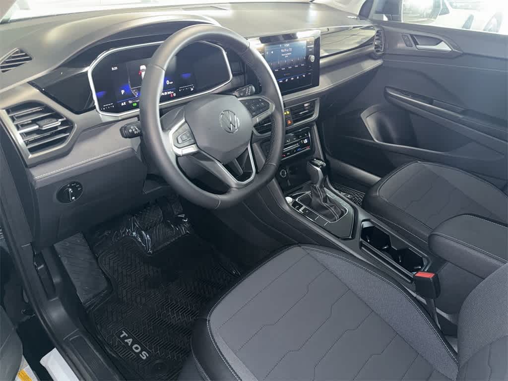 2026 Volkswagen Taos SE Black