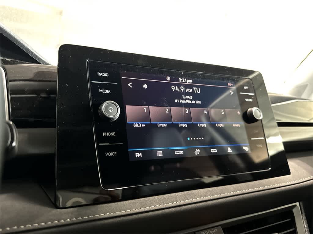 2026 Volkswagen Taos SE Black