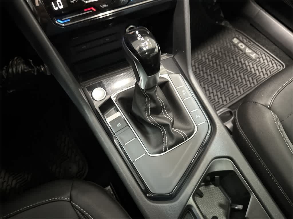 2026 Volkswagen Taos SE Black