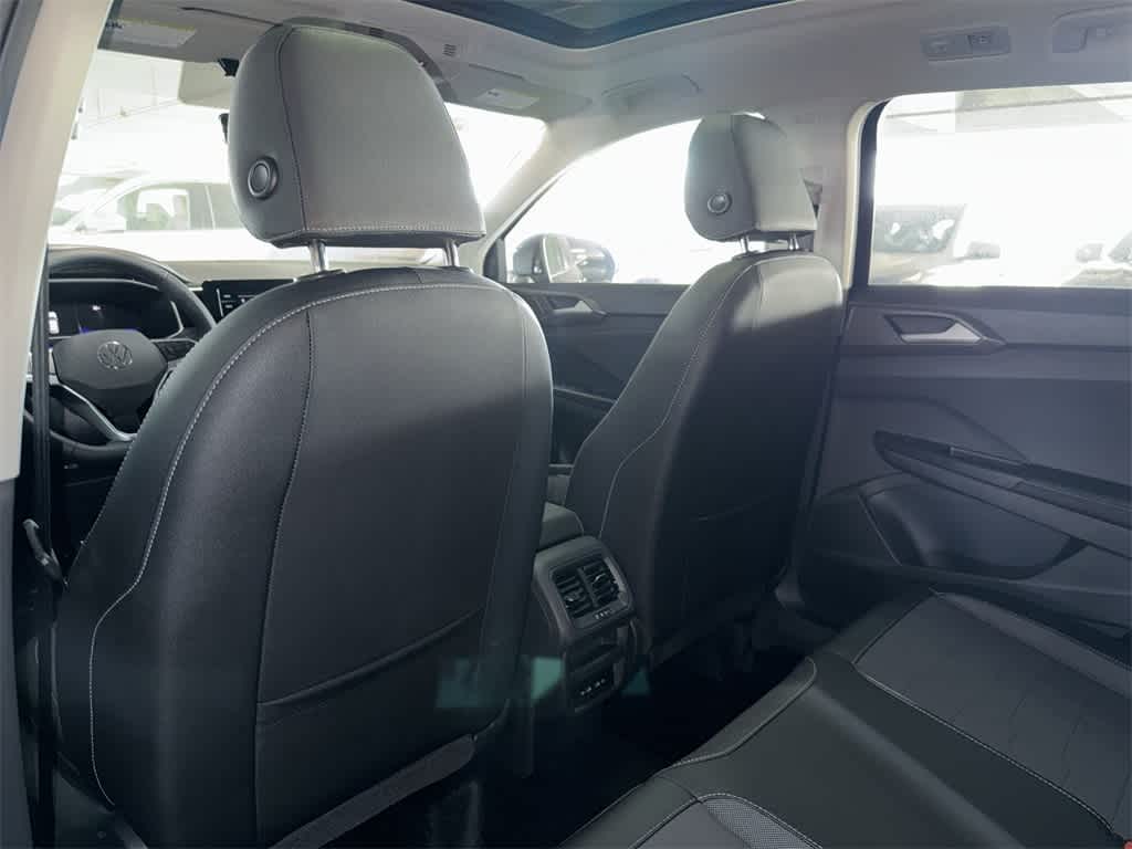 2026 Volkswagen Taos SE Black