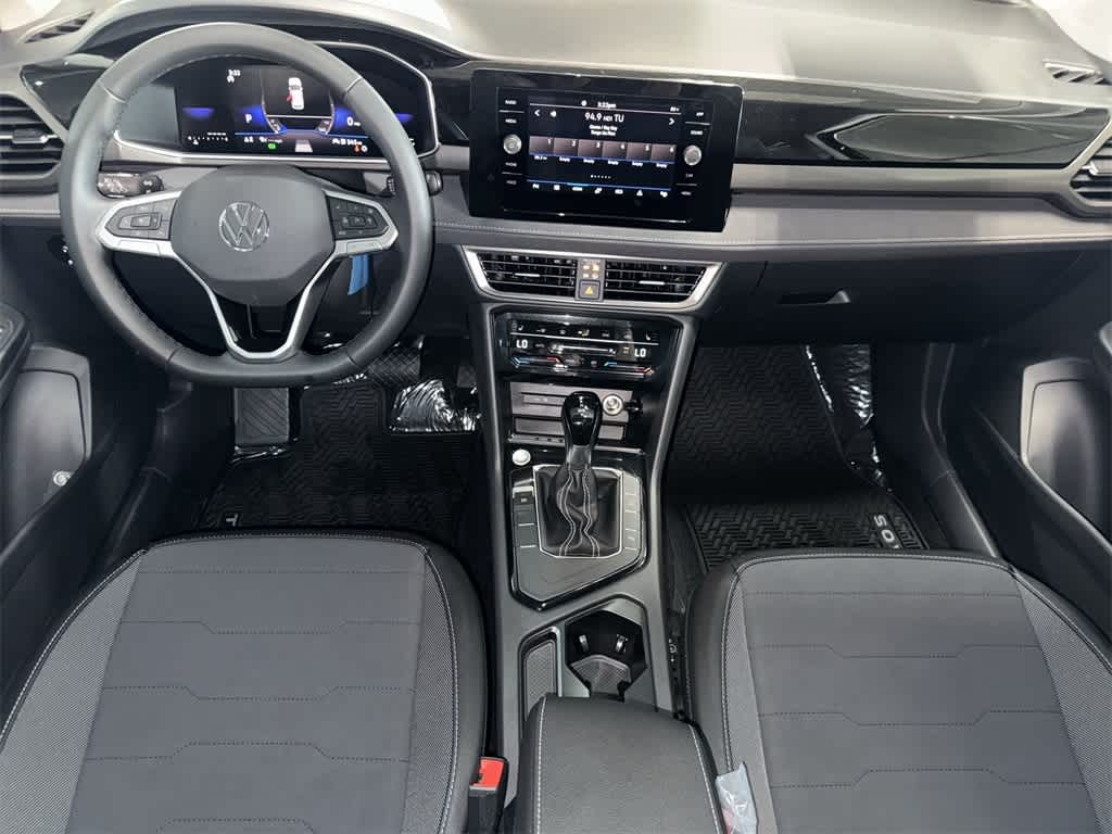 2026 Volkswagen Taos SE Black