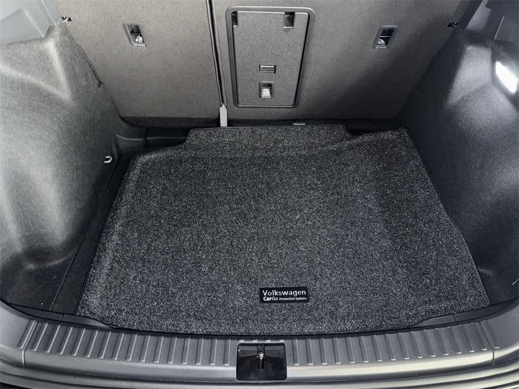 2026 Volkswagen Taos SE Black