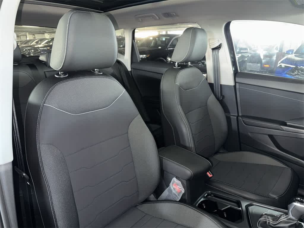 2026 Volkswagen Taos SE Black