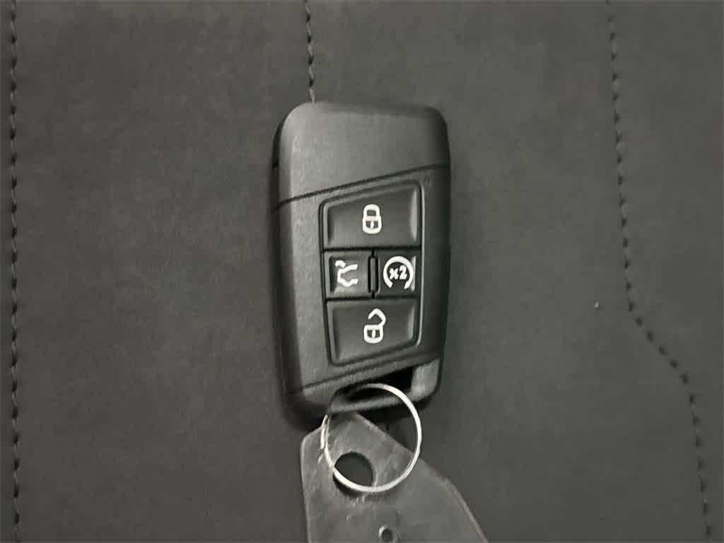 2026 Volkswagen Taos SE Black