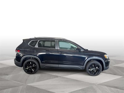 2026 Volkswagen Taos SE Black